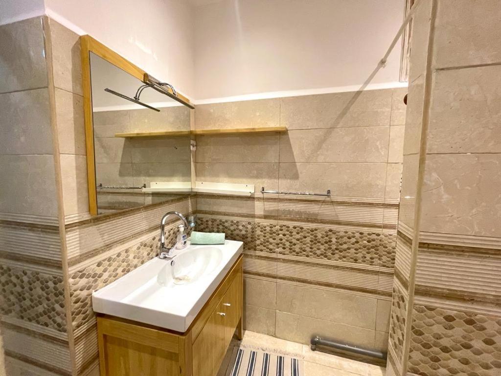 Appartement Dans Immeuble Haussmanien Algiers ภายนอก รูปภาพ